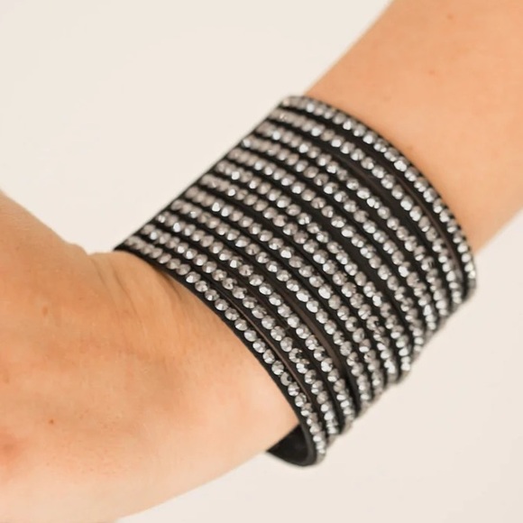 paparazzi Jewelry - The Boss Is Back Black Urban Bling Snap Bracelet